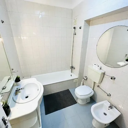 Rooms, Location For Tourists * Лісабон