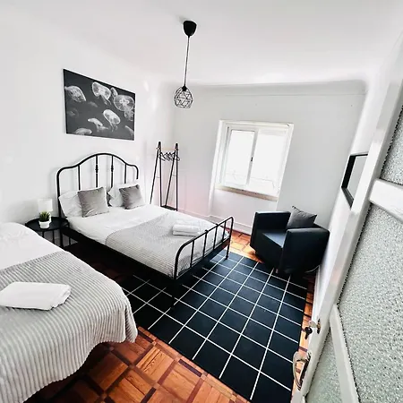 Хостел Rooms, Location For Tourists Лісабон