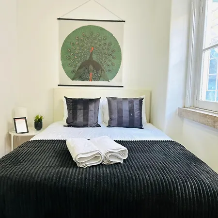 Rooms, Location For Tourists Хостел Лісабон