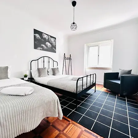Rooms, Location For Tourists Хостел Лиссабон