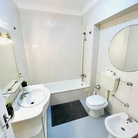 Rooms, Location For Tourists