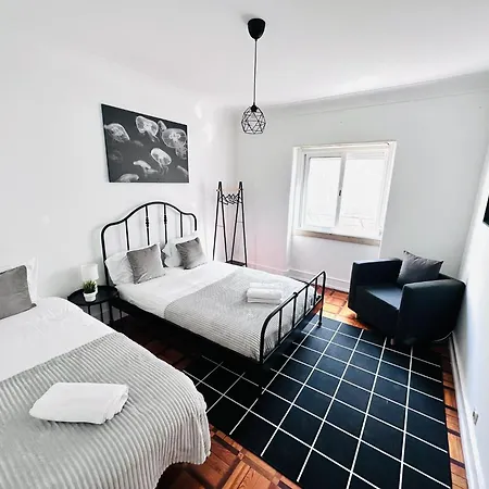 Hostel Rooms, Location For Tourists Lisbon