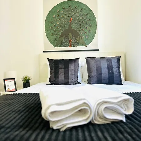 Hostel Rooms, Location For Tourists