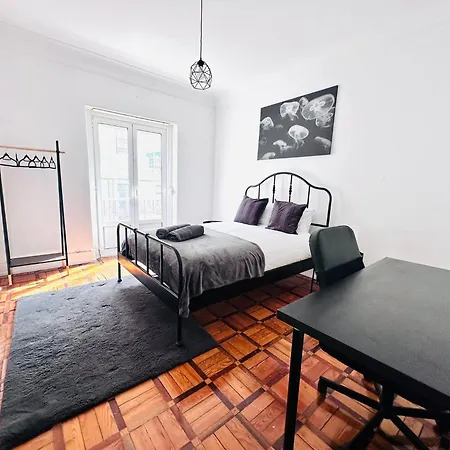 Hostel Rooms, Location For Tourists Lisbon