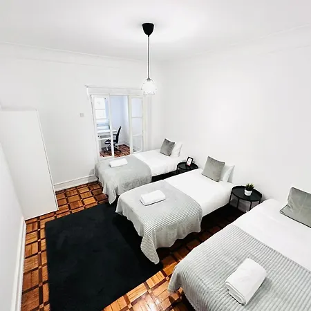 Hostel Rooms, Location For Tourists Lisbon