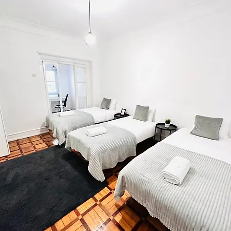 Hostel Rooms, Location For Tourists Lisbon